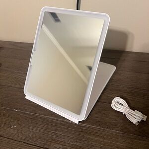 FOLDING LIGHTED MAKEUP MIRROR